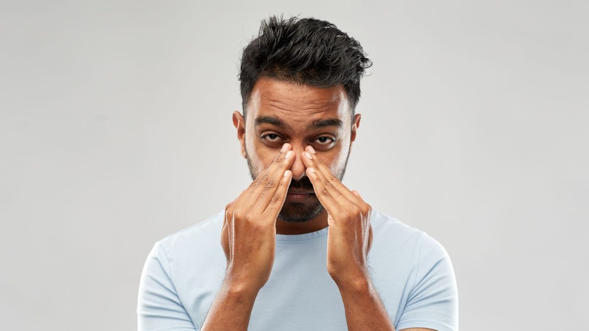Man holding nose with nasal congestion | CPAP.co.uk